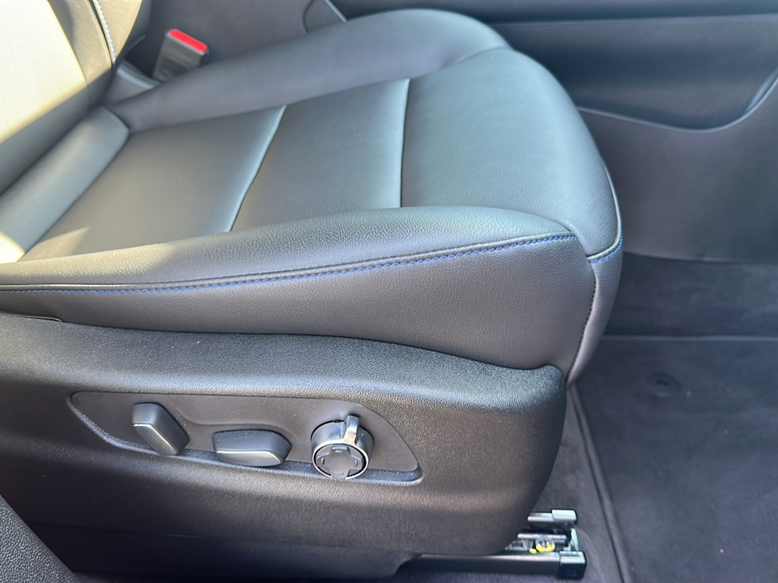 2025 Cadillac XT4 Sport photo 11