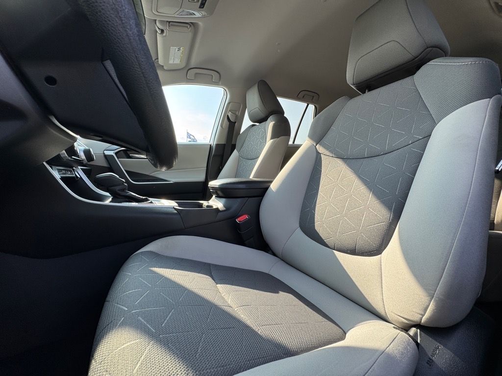 2022 Toyota RAV4 XLE photo 13