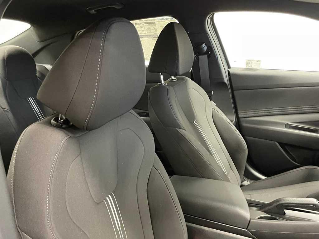 2025 Hyundai Elantra SEL Sport photo 34