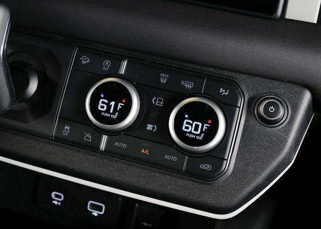 2024 Land Rover Defender 90 S photo 15