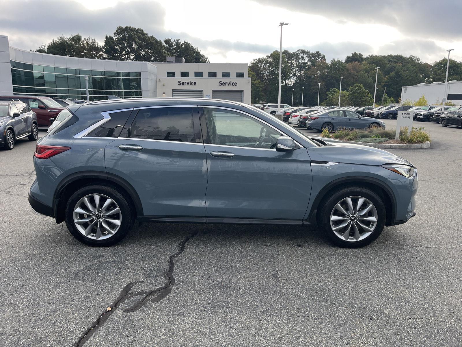 2022 Infiniti QX50 Essential photo 2