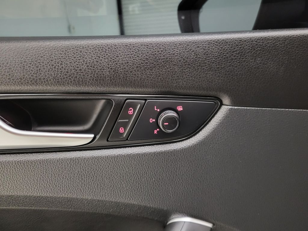 2020 Volkswagen Passat 2.0T R-Line photo 2