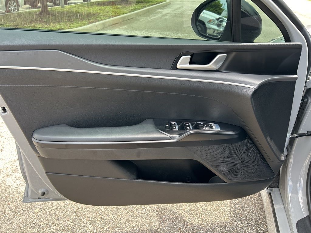 2022 Kia K5 GT-Line photo 11