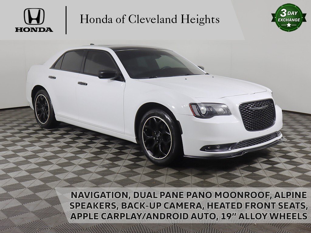 2018 Chrysler 300 S's photo