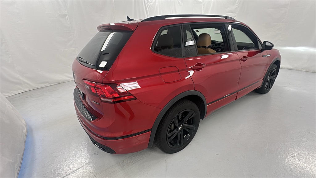 2024 Volkswagen Tiguan SE R-Line Black photo 3