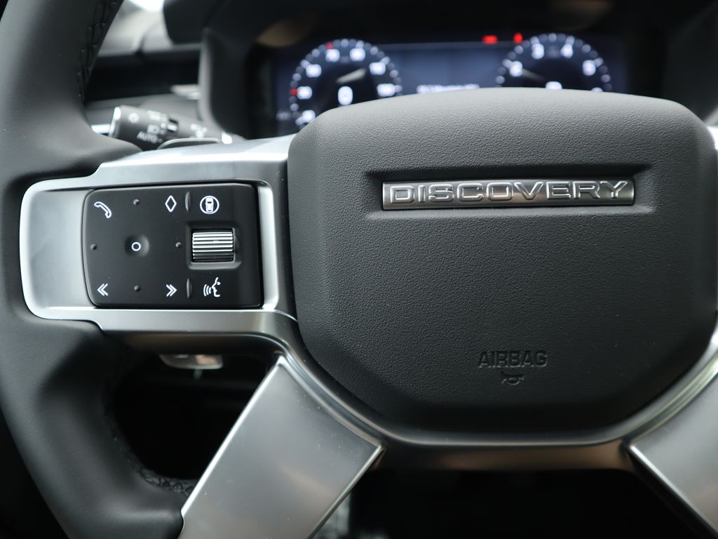 2025 Land Rover Discovery S photo 11