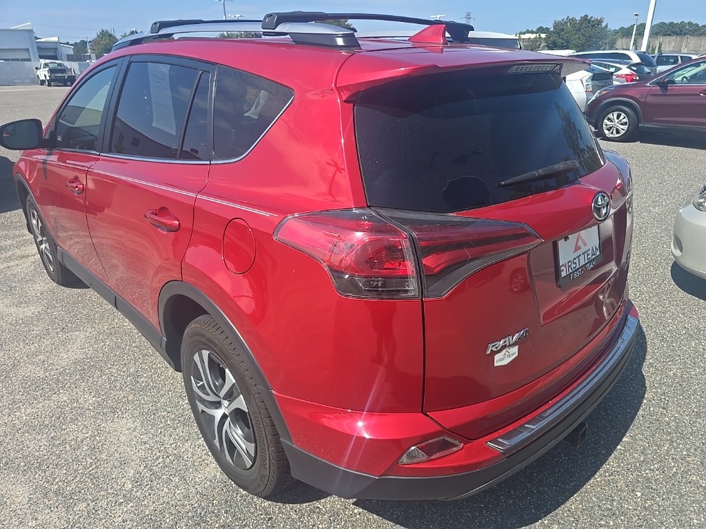 2017 Toyota RAV4 LE photo 7