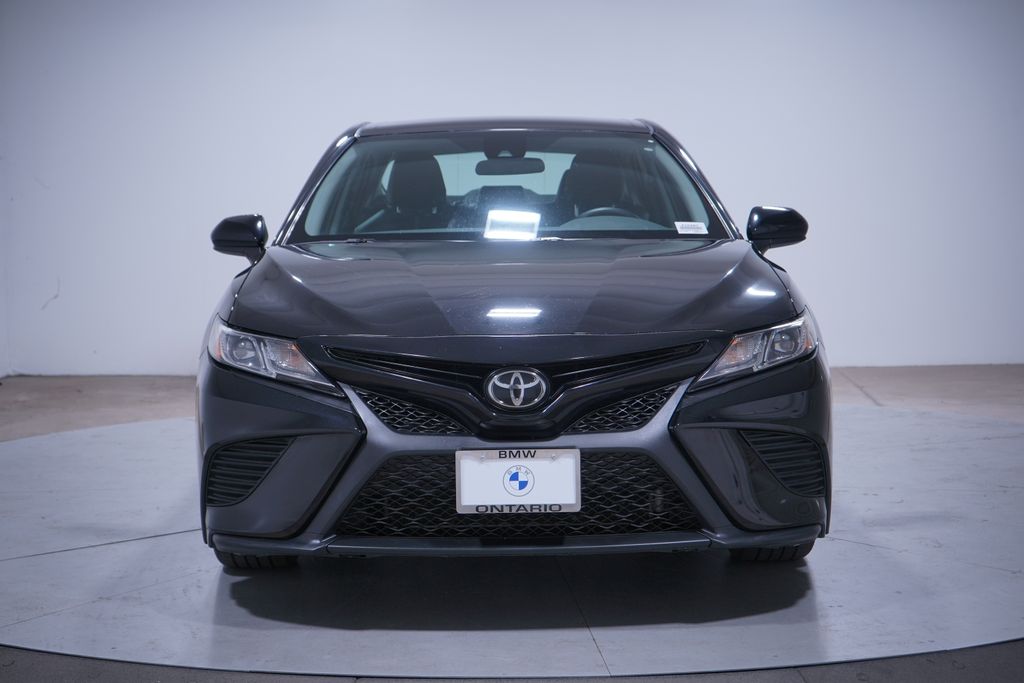 2020 Toyota Camry SE photo 4