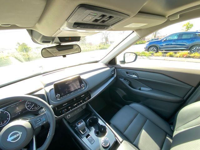 2023 Nissan Rogue SV photo 8