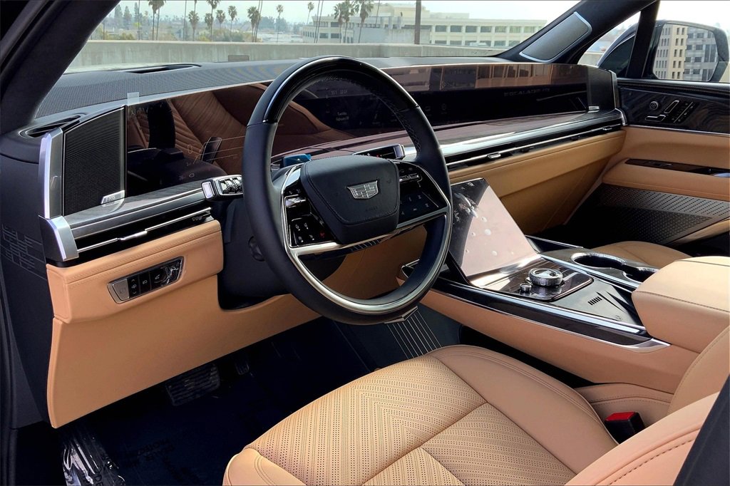 2025 Cadillac Escalade IQ Luxury photo 8