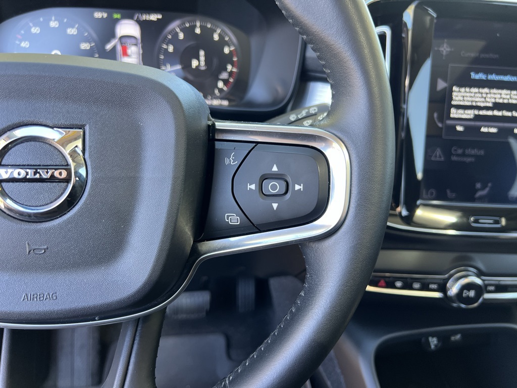 2019 Volvo XC40 T5 Momentum photo 17