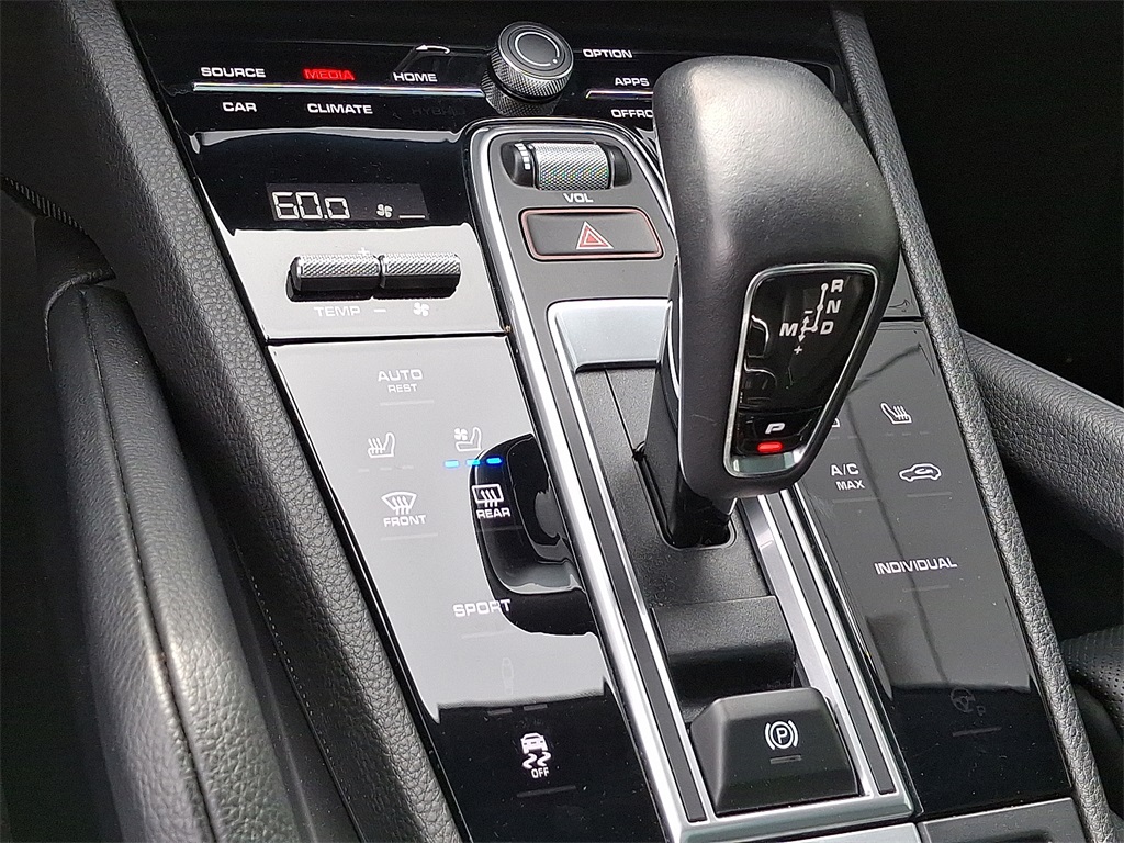 2023 Porsche Cayenne Platinum Edition photo 21