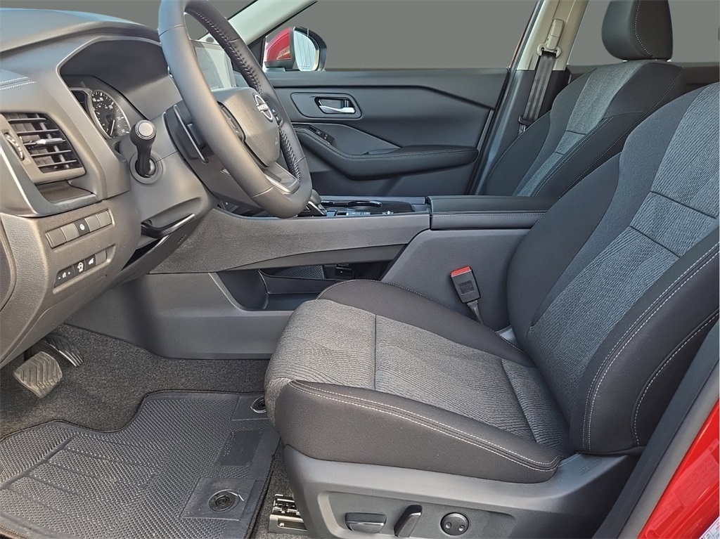 2025 Nissan Rogue SV photo 20