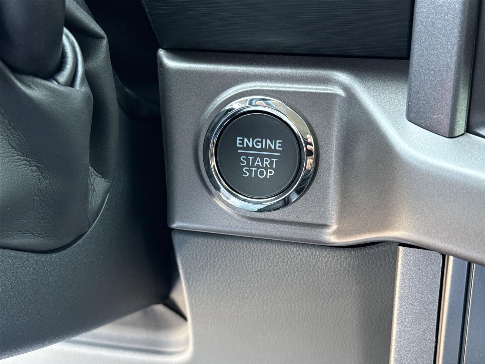 2025 Ford F-150 XLT photo 8