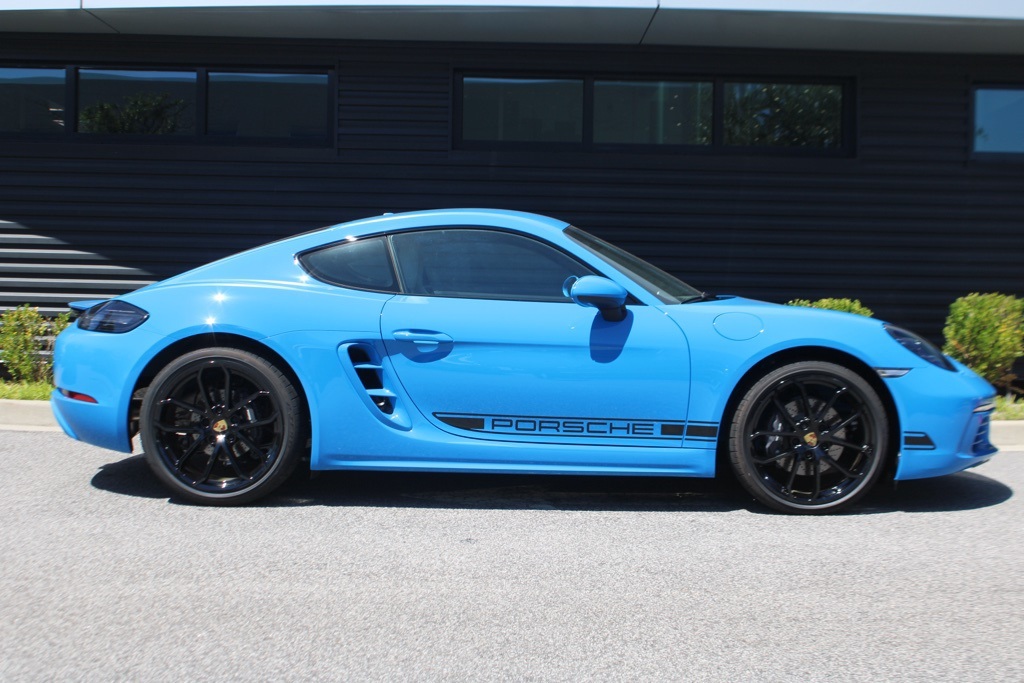 2025 Porsche Cayman photo 8