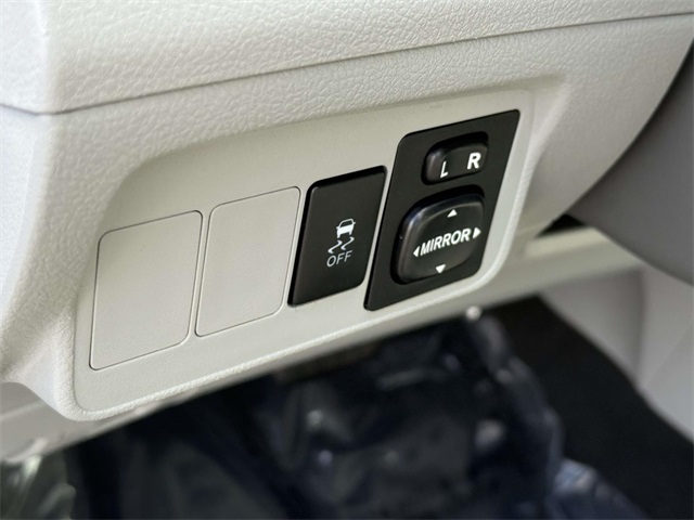 2010 Toyota Corolla LE photo 26
