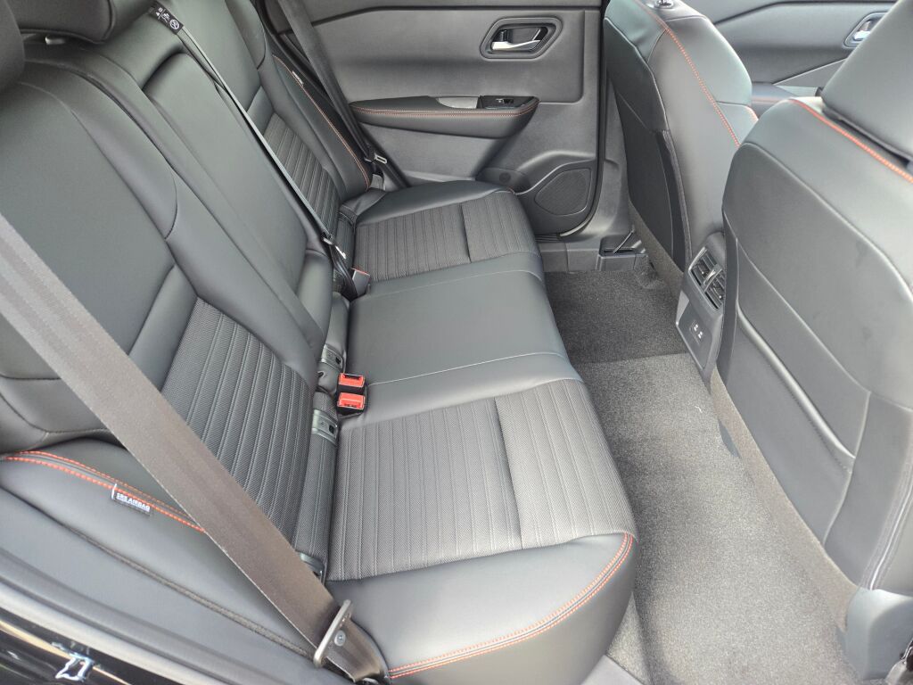 2026 Nissan Rogue SV photo 8