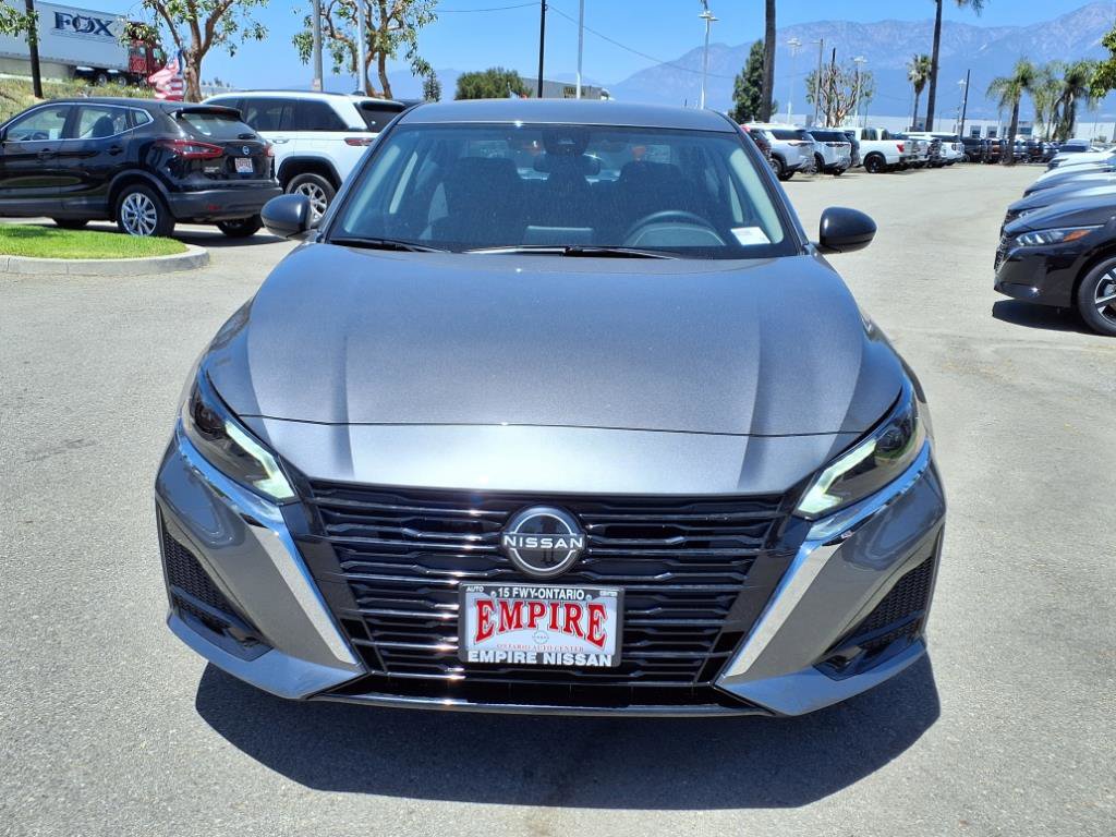 2025 Nissan Altima SV photo 2
