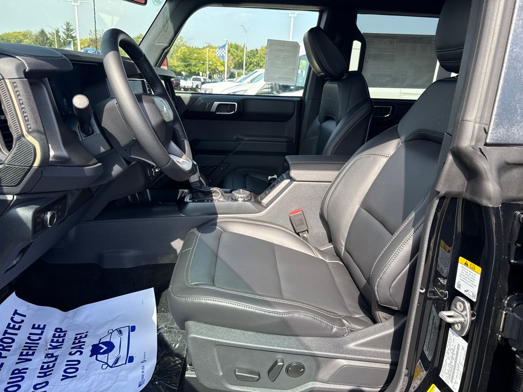 2025 Ford Bronco Badlands photo 14