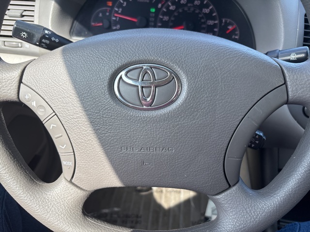 2005 Toyota Camry LE photo 19