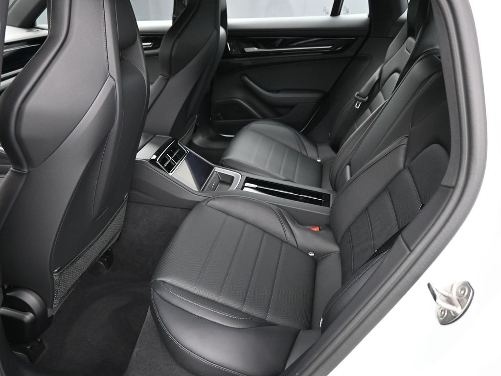 2025 Porsche Panamera 4 photo 6