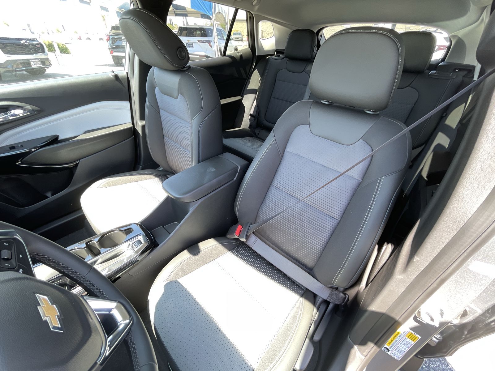 2025 Chevrolet Trax LT photo 23