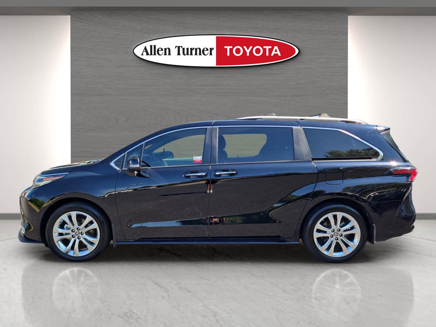 2024 Toyota Sienna Platinum photo 8
