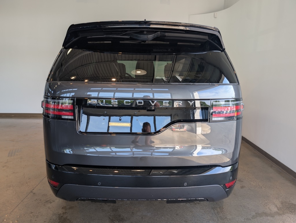 2025 Land Rover Discovery SE photo 2