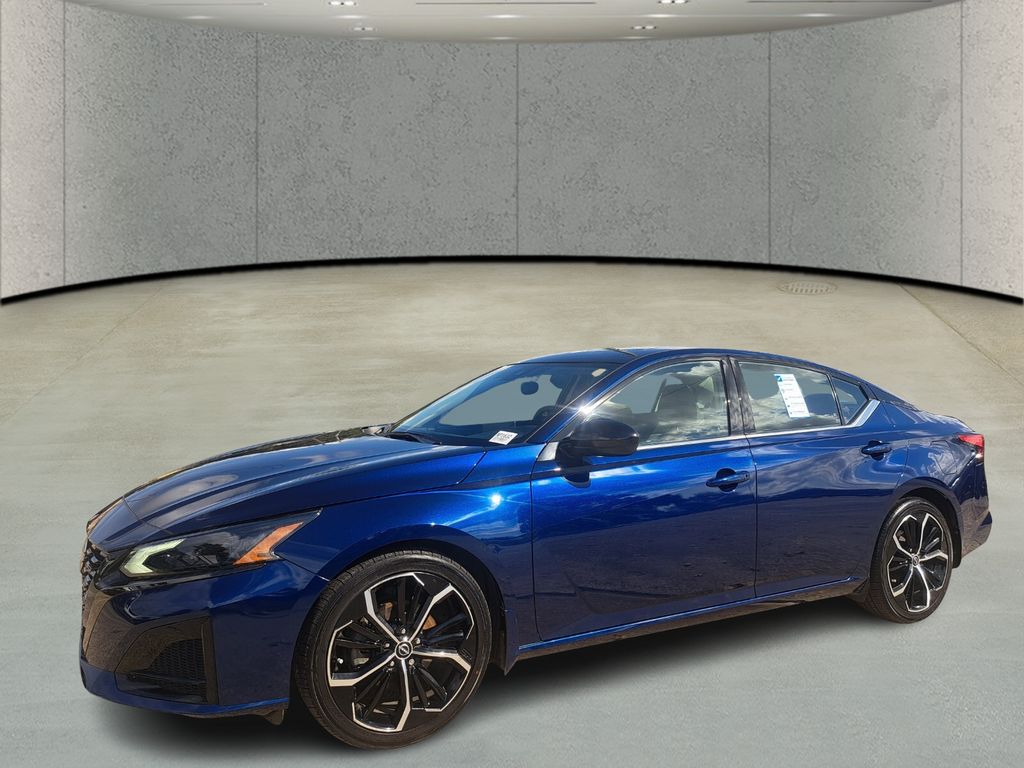 2023 Nissan Altima SR's photo