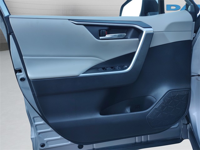 2022 Toyota RAV4 Hybrid XLE photo 30