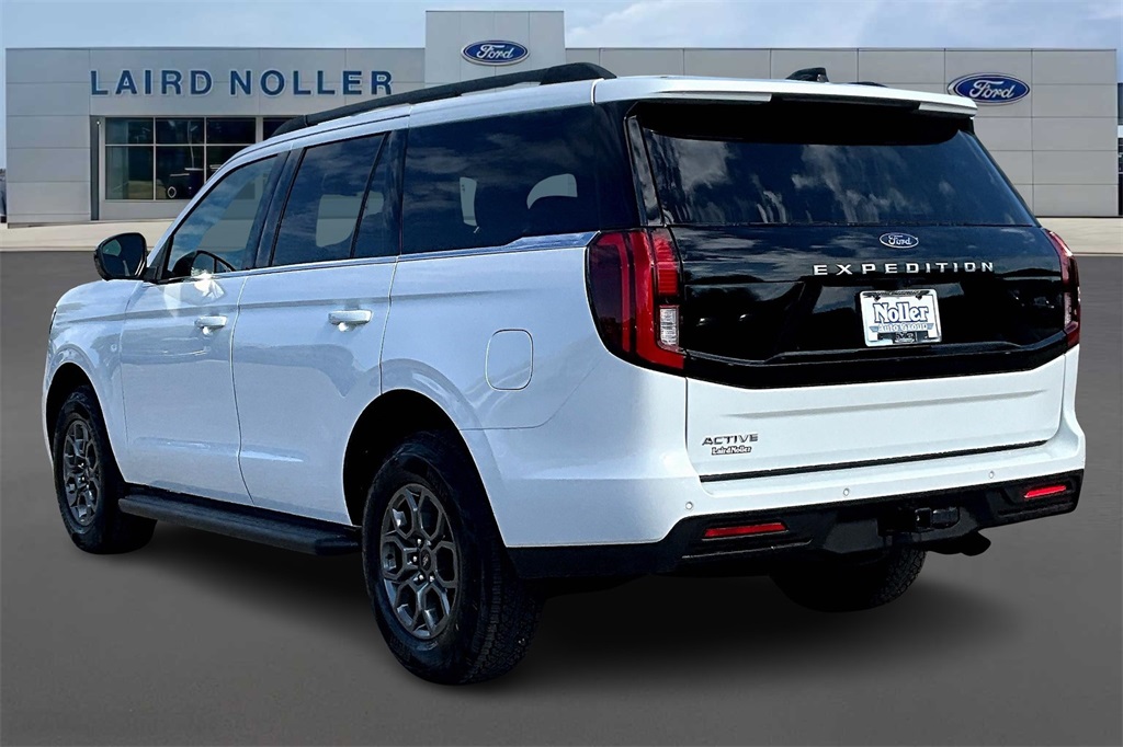 2025 Ford Expedition photo 3