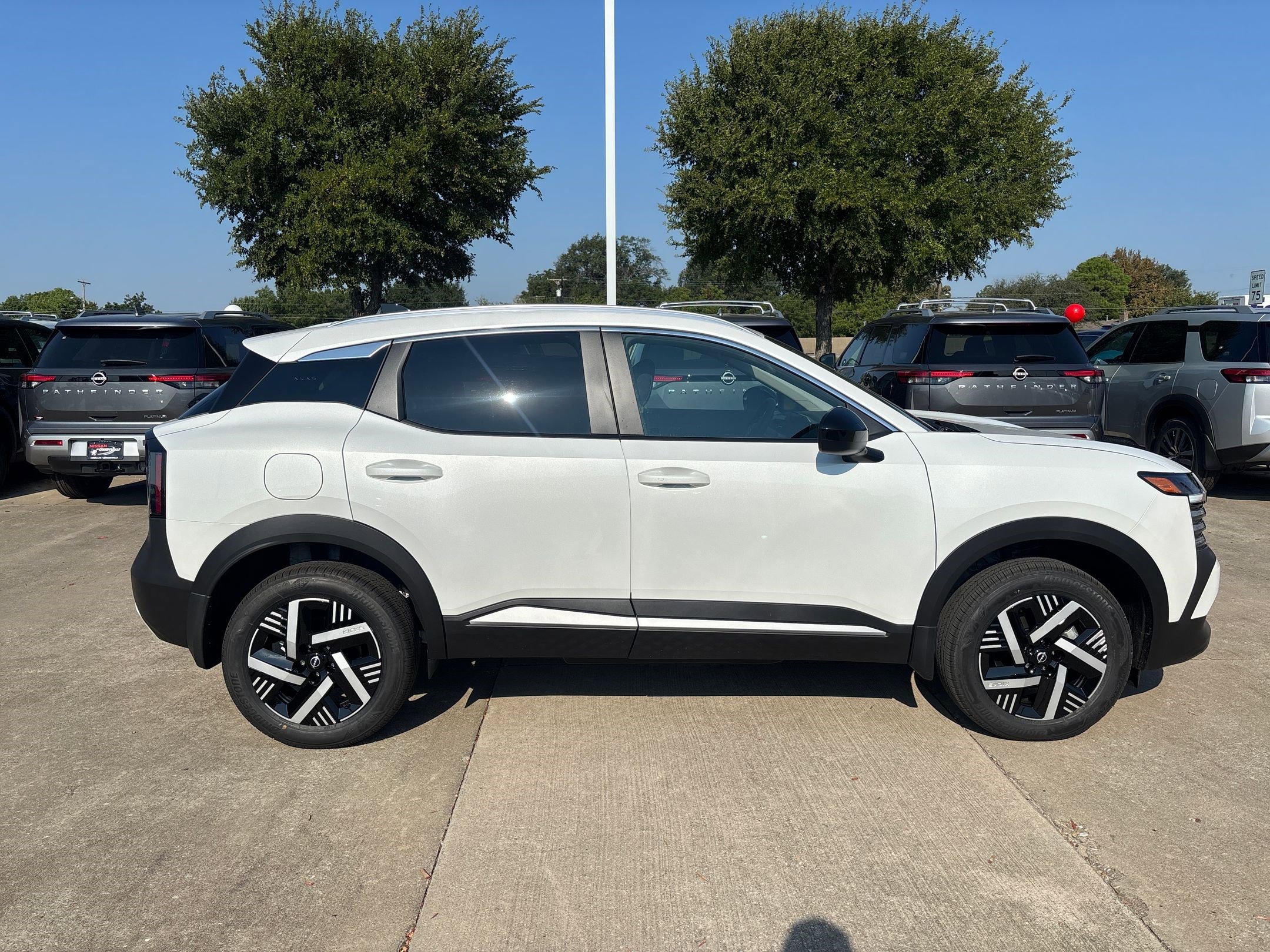 2026 Nissan Kicks SV photo 8