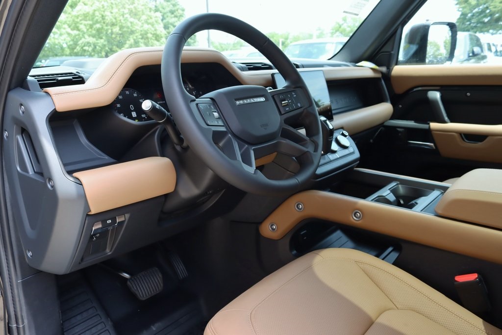 2025 Land Rover Defender 110 X-Dynamic SE photo 10