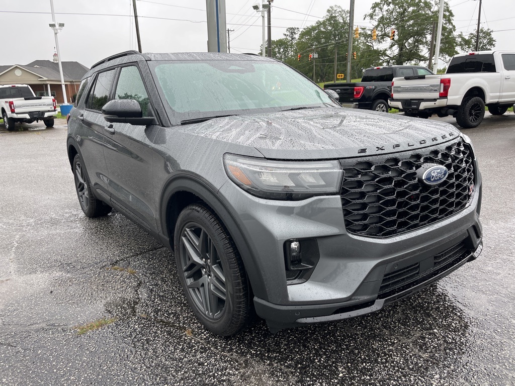 2025 Ford Explorer ST photo 3