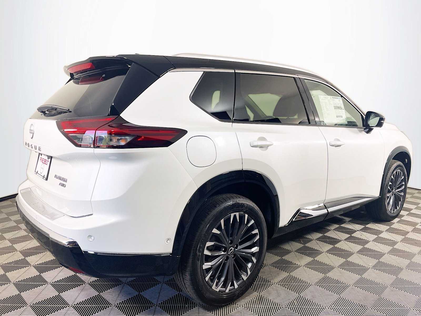 2026 Nissan Rogue Platinum photo 2