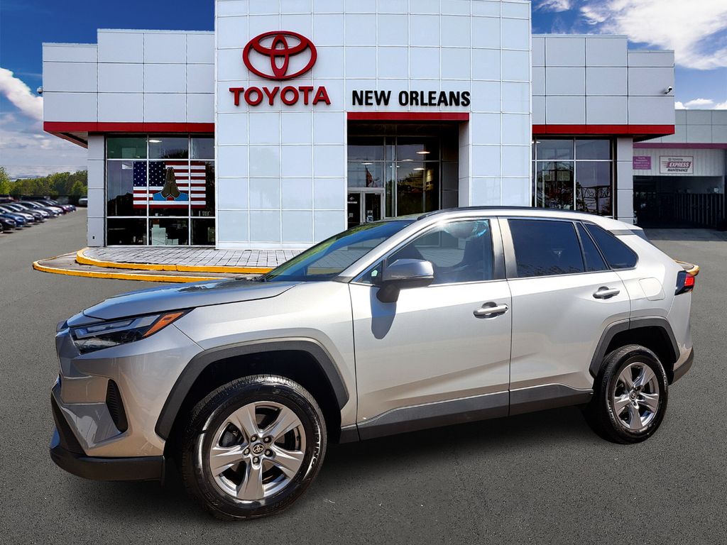 2024 Toyota RAV4 XLE's photo