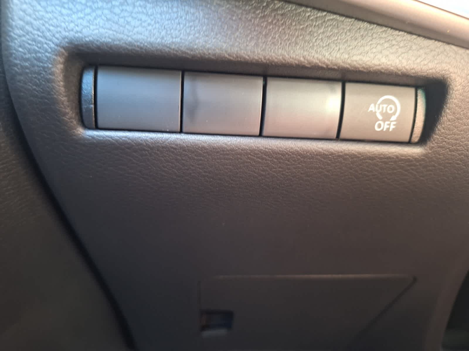 2026 Nissan Kicks SV photo 12