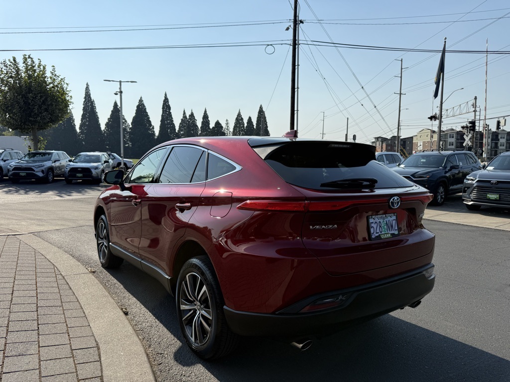 2022 Toyota Venza LE photo 3