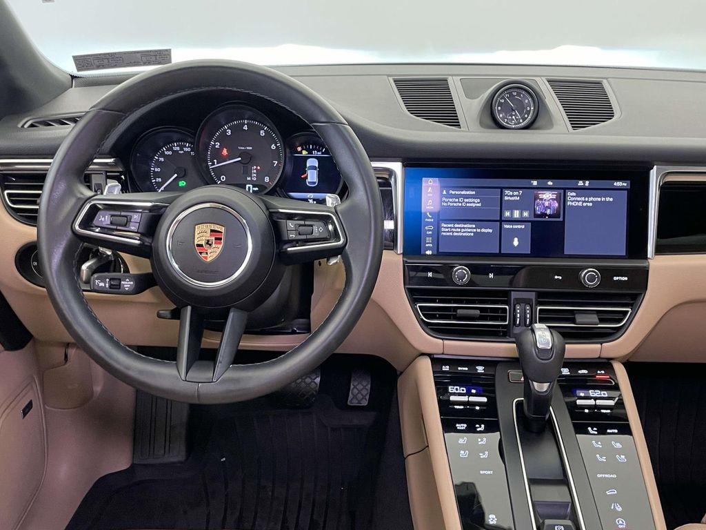 2024 Porsche Macan T photo 19