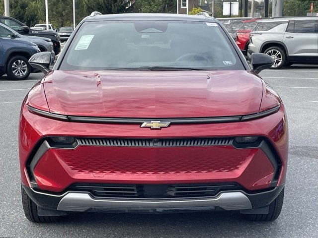 2025 Chevrolet Equinox EV 1LT photo 2