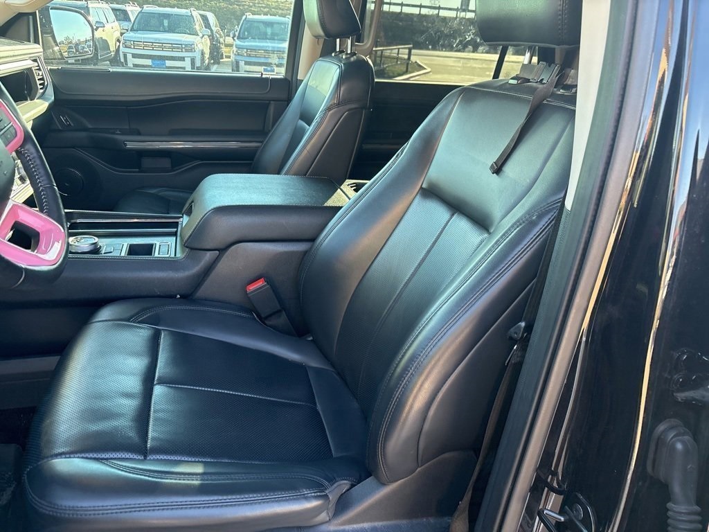2022 Ford Expedition MAX XLT photo 4