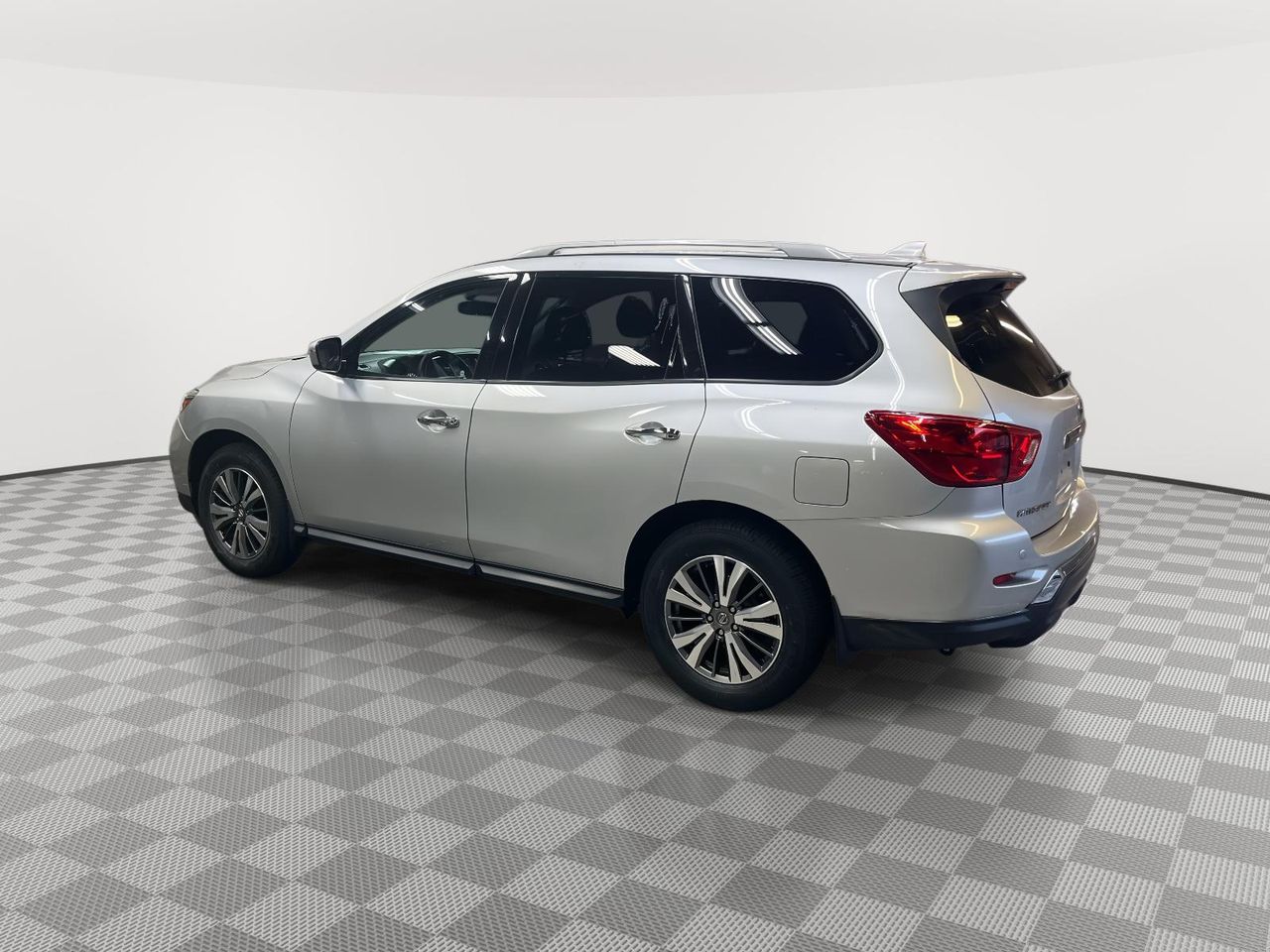 2019 Nissan Pathfinder SV photo 3