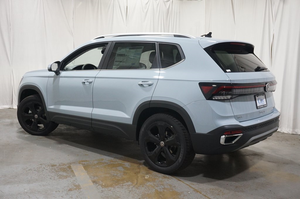 2025 Volkswagen Taos SEL photo 7