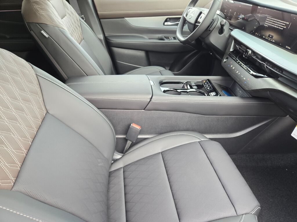 2026 Nissan Murano Platinum photo 3