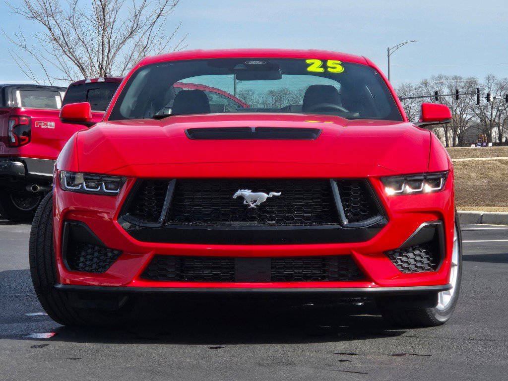 2025 Ford Mustang GT Premium photo 2