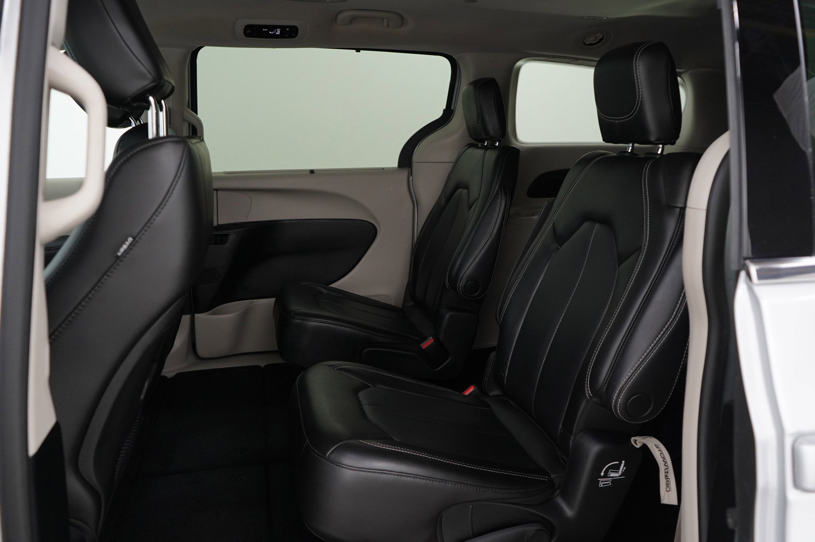 2023 Chrysler Pacifica Touring L photo 16