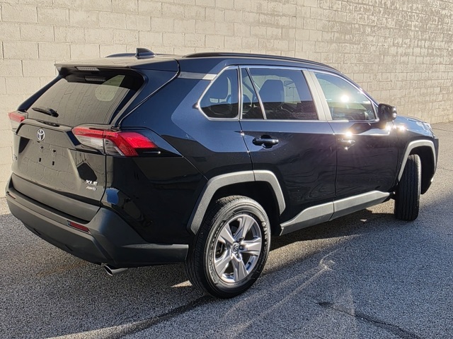 2022 Toyota RAV4 XLE photo 4