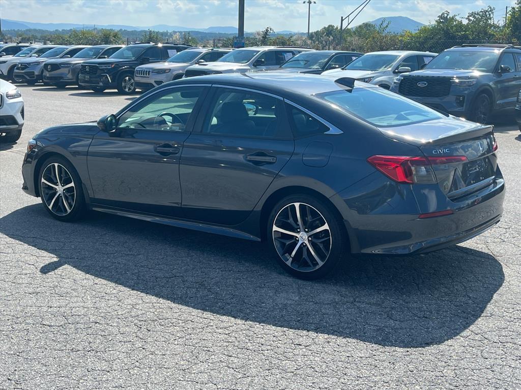 2022 Honda Civic Touring photo 3