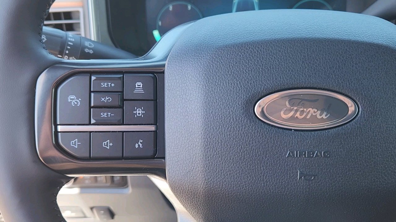 2025 Ford F-350 Platinum photo 14
