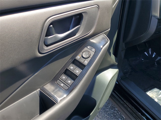 2026 Nissan Rogue S photo 2